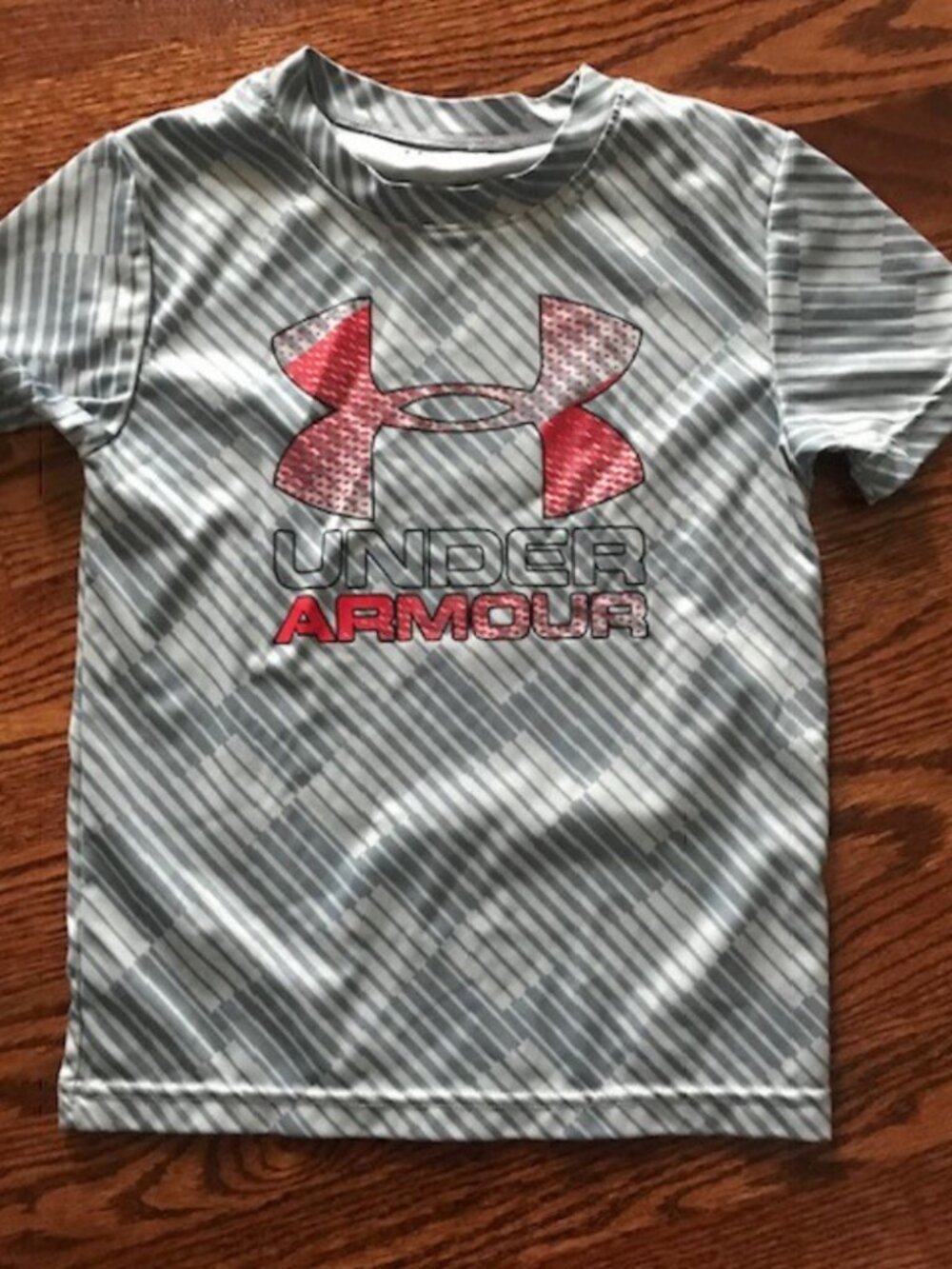 Kids Boy/Girl Under Armour Heat Gear Gray T-Shirt Top Sz 6 Very Goo Condition